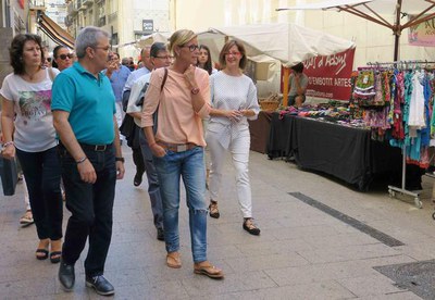 Visita a les parades del Mercat de les Rebaixes de l’Eix Comercial.