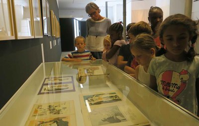 Els nens i les nenes del Centre Obert Bordeta han visitat aquest matí l'exposició de Xavier Gosé al Museu Morera.