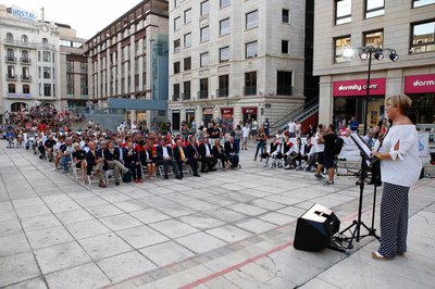 La plaça Sant Joan ha estat l'escenari de la cerimònia inaugural.