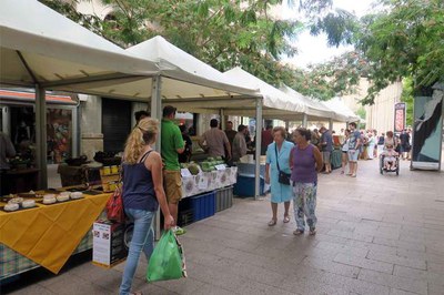 El Mercat torna a la plaça Sant Joan cada primer diumenge de mes.