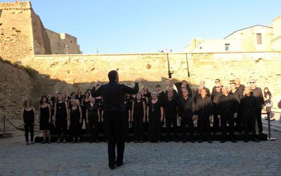 La part musical de la celebració ha estat a càrrec del Cor de l’Orfeó Lleidatà, dirigit per Pedro Pardo.