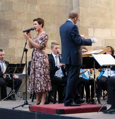 La soprano Montse Seró ha posat veu al concert de la Banda Municipal de Música.
