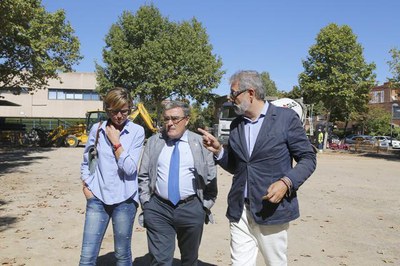 Viista d'obres a la pista que es construeix al costat del pavelló Onze de Setembre..