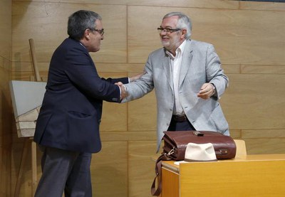 L'alcalde Àngel Ros i el filòsof Joan Manuel Del Pozo, exconseller d'Ensenyament de la Generalitat i actual Síndic de la Universitat de Girona..