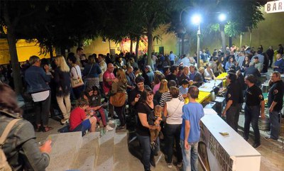 Els garrotins van omplir el carrer Obradors, davant la Fecoll.