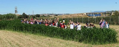 Els assistents a la festa s'han fet una foto conjunta amb un dron.