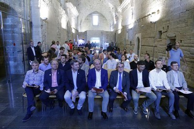 L'alcalde, Àngel Ros, i el president de la FEP, Carmelo Paniagua, amb autoritats locals i representants dels clubs d'hoquei patins, en la presentació….