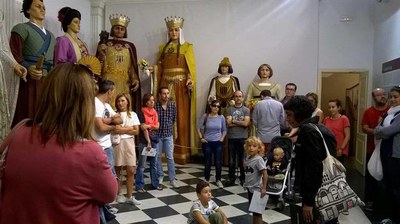 Els participants també han escoltat una llegenda a la Casa dels Gegants.