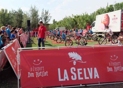 A més de les curses hi havia diversos tallers, com aquest de les bicicletes estàtiques.