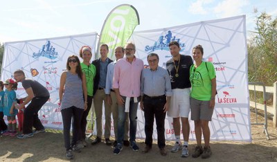 Fotocall amb els representants de les entitats organitzadores de les Supercurses.