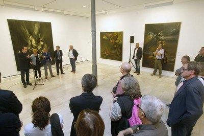 La mostra compta amb un centenar de peces.