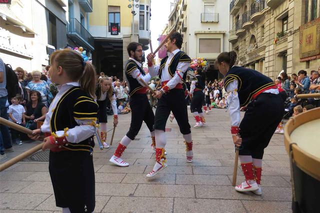 Els bastoners han estat els primers a obrir el seguici
