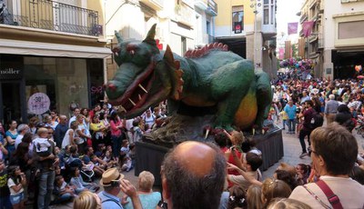 Els més menuts han esperat l'aparició del Marraco amb expectació.