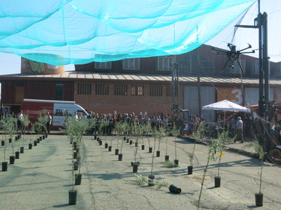 Després de l’ofrena, la comitiva municipal ha visitat els diferents estands de la Fira i la zona “Lleidadron Arena”.