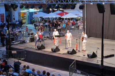 L'actuació del grup Boira ha precedit a la de les Anxovetes.