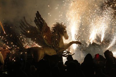 El Pegàs de l'Hospitalet és un drac que té una llargada de quatre metres.