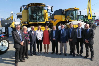 Les autoritats presents a la cloenda de la 62a Fira de Sant Miquel de Lleida.