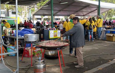 Festa lúdica i, per damunt de tot, gastronòmica als Camps Elisis.