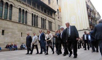 Les autoritats han acompanyat la processó fins a l'església de Sant Joan.