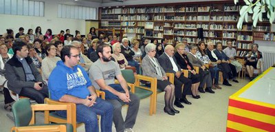 El públic va omplir la Biblioteca de Sucs, on es va fer l'acte.
