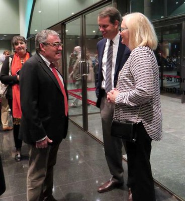 El cònsol d'EUA, convidat especial al concert homenatge.