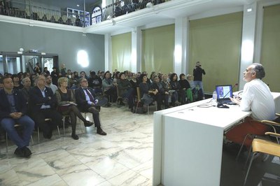 Inauguració oficial del curs escolar de l’Escola d’Art Municipal Leandre Cristòfol amb la lliçó inaugural a càrrec de Pedro Vicente.