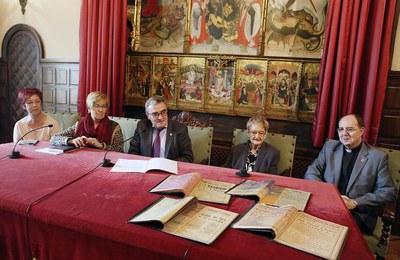 La donació de 110 cartells del Lleida de futbol de 1924 a l'Arxiu Municipal s'ha fet al Saló de Sessions de la Paeria.
