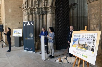 El cupó, il·lustrat amb una imatge del Turó de la Seu Vella, ha estat presentat per l'alcalde de Lleida, À.Ros; el delegat territorial de l'ONCE a Ca….