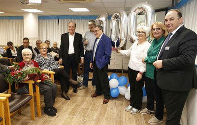 Els familiars de la Sra. Josefa es van reunir per celebrar el centenari.