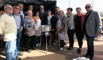 Foto de família dels convidats al concurs de cassoles.