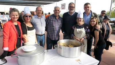 Pepito Lladonosa i Gregori Canalies entre els membres del jurat qualificador del concurs.