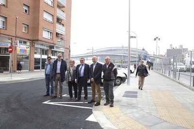 L'alcalde Ros ha destacat les obres que s'han fet al carrer Camí de Corbins a Pardinyes, que milloren l'accés al barri per la passarel·la de vianants….
