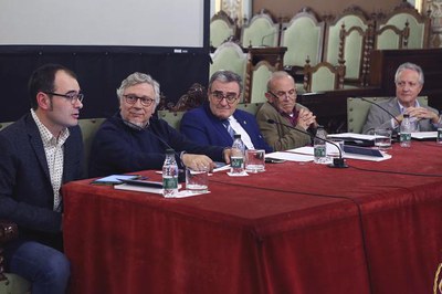 L’alcalde Ros ha presidit la presentació del llibre "Memoria de la felicitat perduda", on es recorda la Lleida dels anys 60 a través dels records i v….