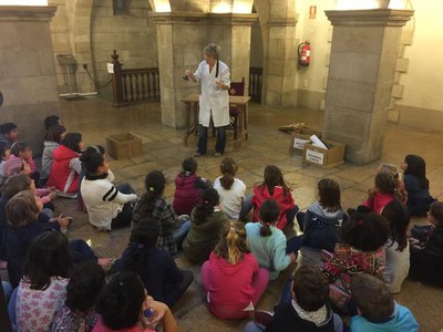 L’Arxiu Municipal de Lleida rep cada any la visita de diferents centres escolars.