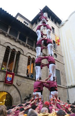 Els Castellers de Lleida descarreguen el quart 4de8 de la temporada, el primer a la plaça de la Paeria.