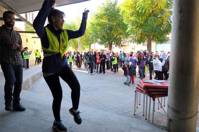 Uns exercicis de zumba d'escalfament, abans de posar-se en marxa