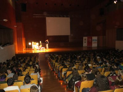 1.541 alumnes de diversos centres educatius de Lleida, d’entre 14 i 18 anys, han assistit a la representació Road Show d’Educació Viària, que s’ha fe….