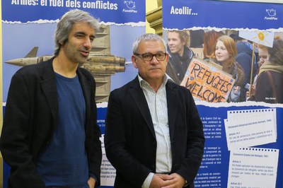 Gómez ha estat acompanyat pel director de Fundipau i membre de la Comissió redactora de l'exposició: “Refugiats: Per què?”, Jordi Armadans.