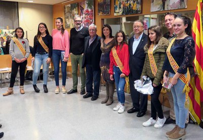 Les pubilles i pubilletes han rebut l'homenatge dels veïns.