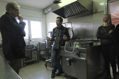 En un petit obrador s'elaboren les melmelades amb els productes de la mateixa finca.