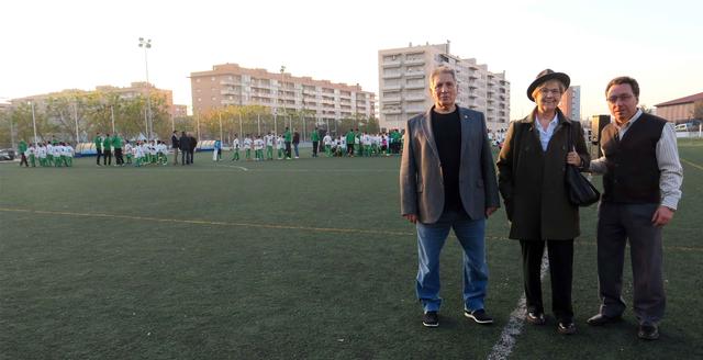 La regidora d'Esports, Montse Parra, ha assistit a la presentació per donar suport als directius del club