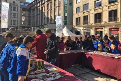 Coincidint amb el Dia Internacional de la Tolerància, uns 300 alumnes de 6è de primària participen en el circuit organitzat per la Paeria amb diferen….