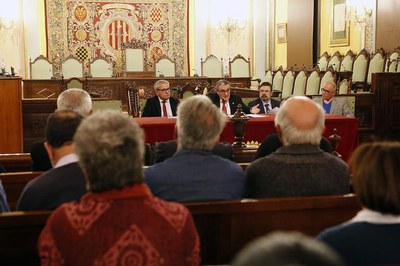 El Saló de Sessions ha acollit l’acte de signatura dels ajuts econòmics a les entitats veïnals i les cases regionals.