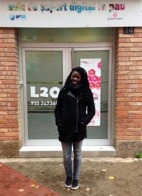 Déborah Liba és una jove francesa que acaba d’arribar a Lleida per fer un voluntariat de 10 mesos al recurs educatiu L2O a Pardinyes.