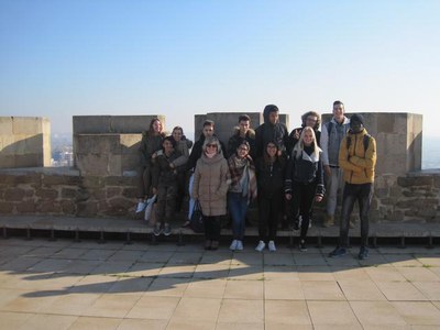 Els alumnes de l'IMO segueixen el programa de formació i inserció PFI-PTT que contempla el mòdul “Entorn social i territorial”, en què es fan visites….