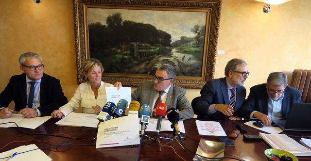 La roda de premsa s'ha fet a la sala Francesc Macià de la Regidoria d'Hisenda