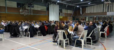 Unes 300 persones han assistit aquesta nit a la festa del soci.