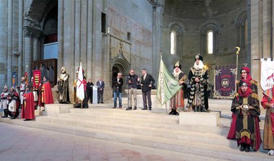 El tinent d'alcalde Larrosa, el director del turó i el president dels Moros i Cristians han dirigit unes paraules als assistents.