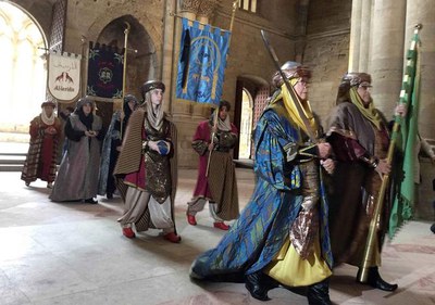 Els caps de les tropes mores fent l'entrada a la Seu Vella.