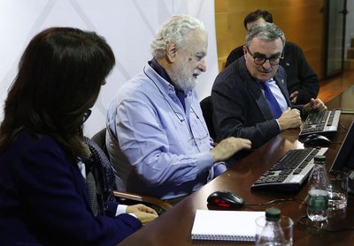 El psicopedagog italià Francesco Tonucci ha respost les preguntes dels alumnes de l'Escola Joan Maragall, Sagrada Família i del centre que porta el s….